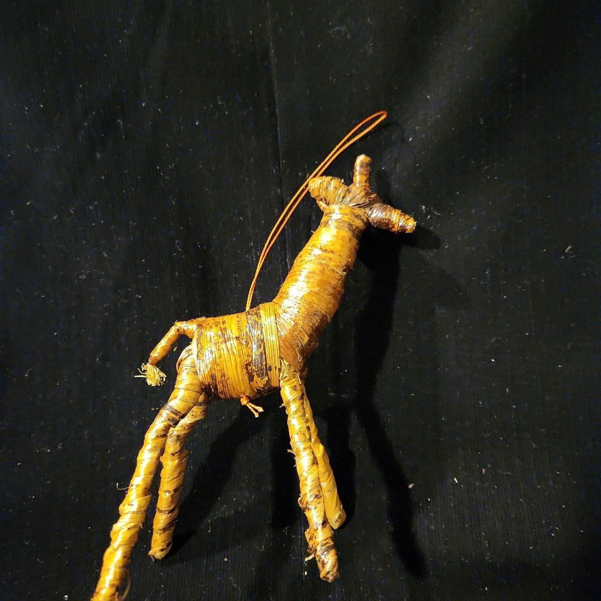 Hanging Banana Leaf Giraffe - Adelani Treasures